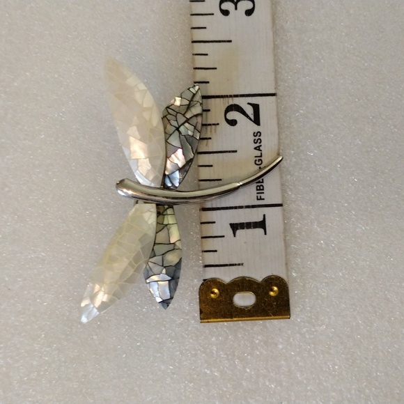 Lc  faux silver dragonfly brooch. - Picture 3 of 4